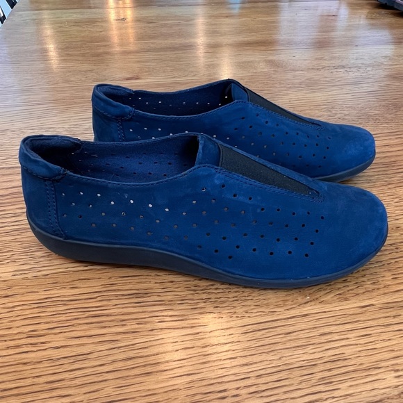 ⭐️ Clarks Navy Medora Gemma Nubuck Slip-On Shoe Size 7 - Picture 3 of 14